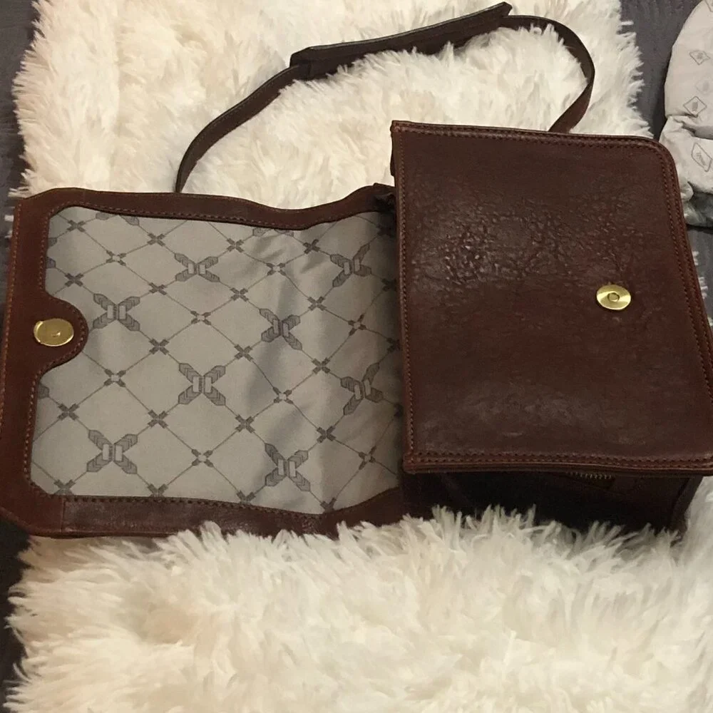 - Aimee Kestenberg - Expandable Leather Crossbody - Great Condition - Dust - Picture 6 of 9